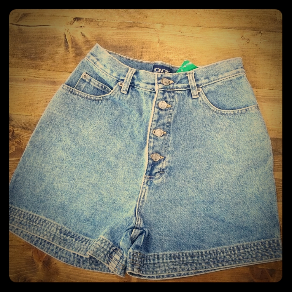Vinatge high waisted jean shorts size 10
